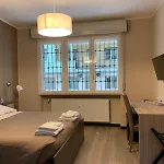 St Martin House 宾馆 *
